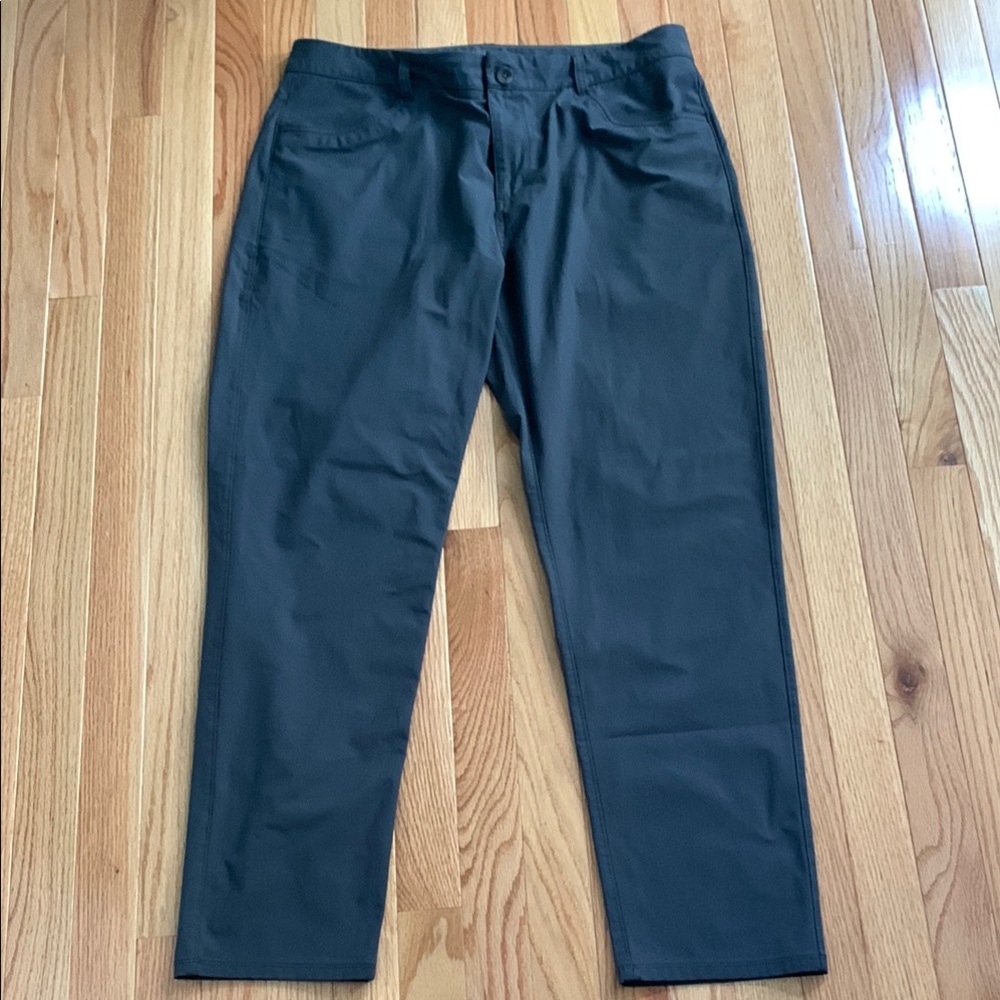 Stylish Vuori Dark Grey/Black Pants